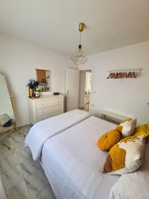 Nice Beachside 2-Bd Apt Near Barcelona Cunit Exterior photo