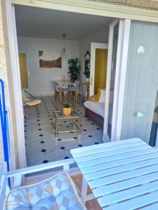 Nice Beachside 2-Bd Apt Near Barcelona Cunit Exterior photo